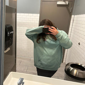 Meet your Posher, Ella